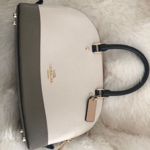 Coach Purse Brand New with authenticity badge